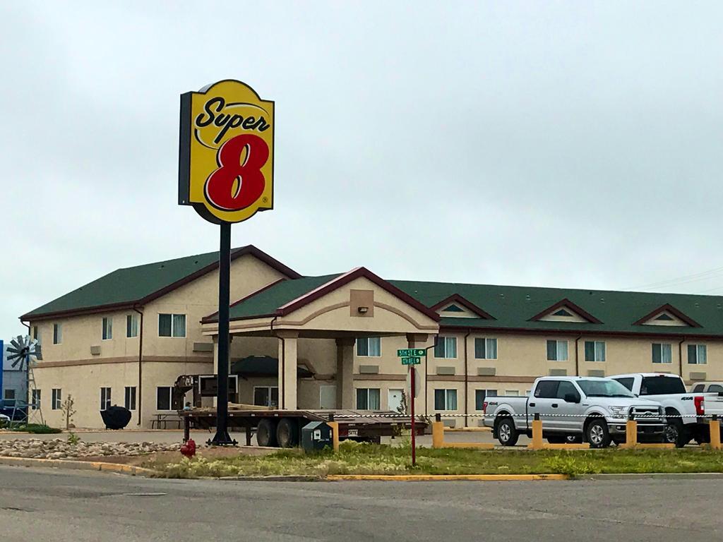 Super 8 By Wyndham Kindersley Exteriér fotografie