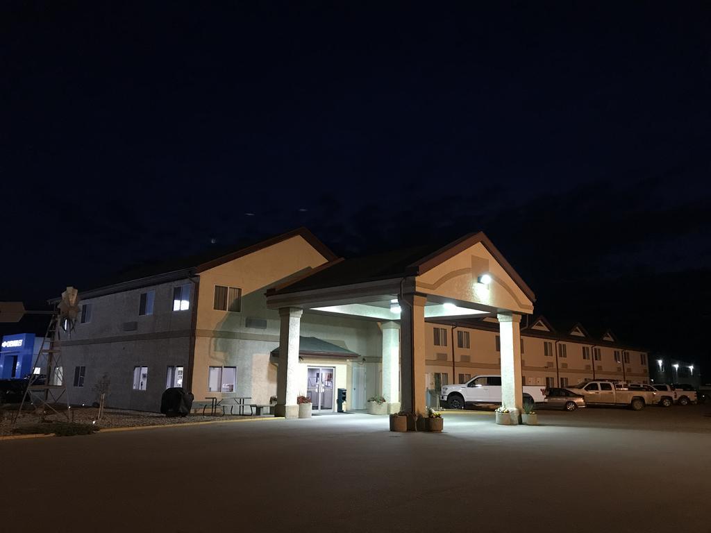 Super 8 By Wyndham Kindersley Exteriér fotografie