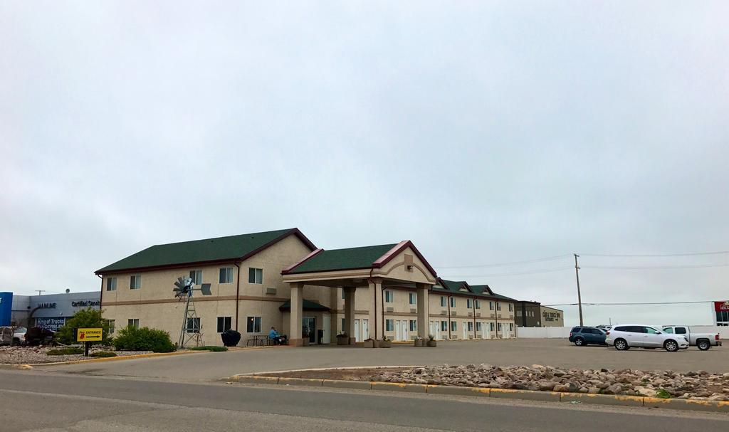 Super 8 By Wyndham Kindersley Exteriér fotografie